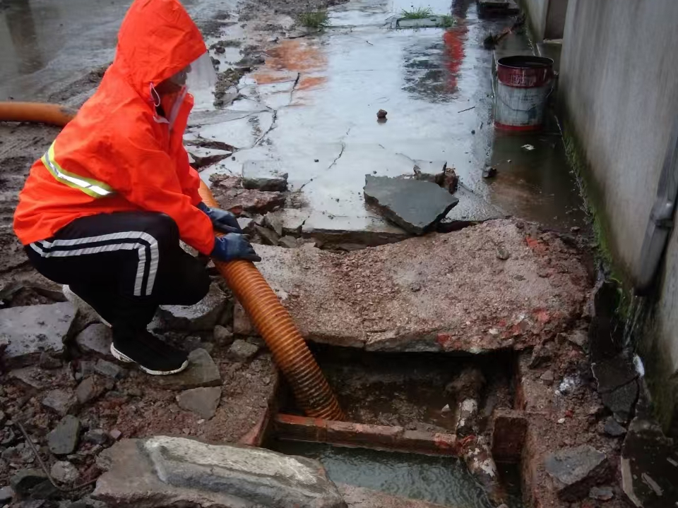 沈丘专业清理污水池 炜誉市政以规范流程守护城市 “肠道”